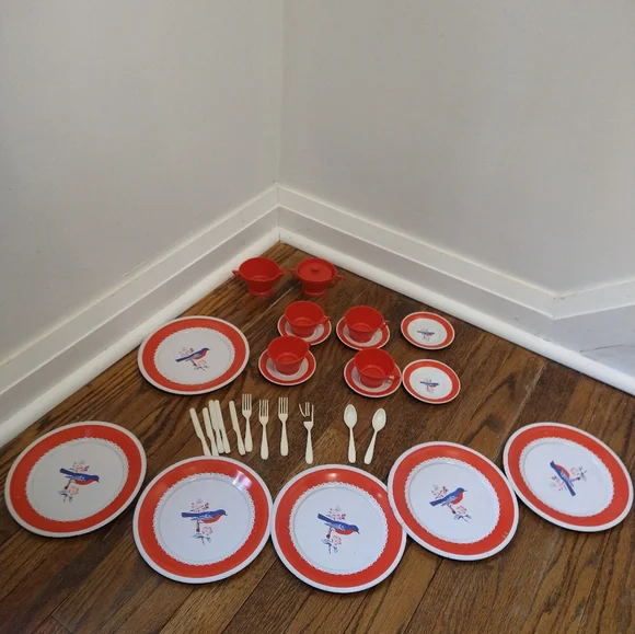 Red and White Dinnerware Set - Picture 11 of 13